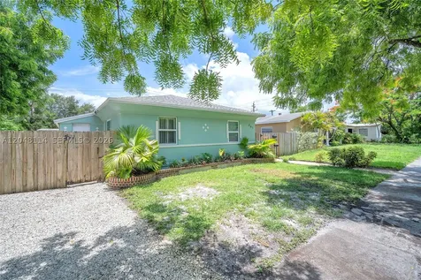 261 SW 15th Street Dania Beach FL 33004