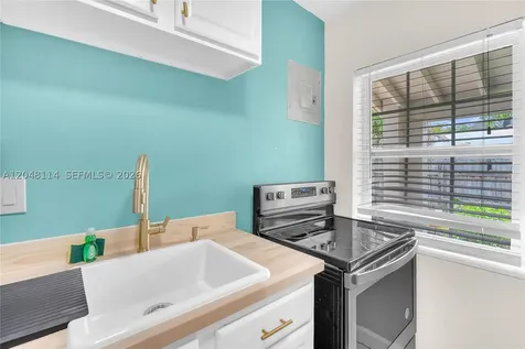 261 SW 15th Street Dania Beach FL 33004