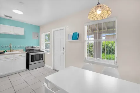 261 SW 15th Street Dania Beach FL 33004