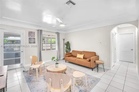 261 SW 15th Street Dania Beach FL 33004