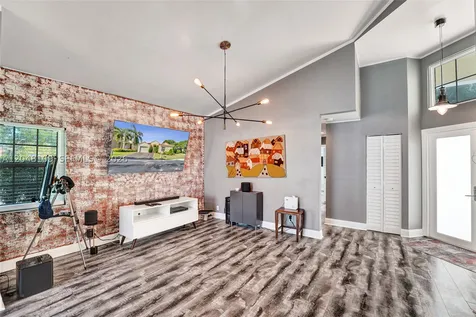 507 Bridgeton Road Weston FL 33326