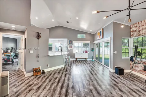 507 Bridgeton Road Weston FL 33326
