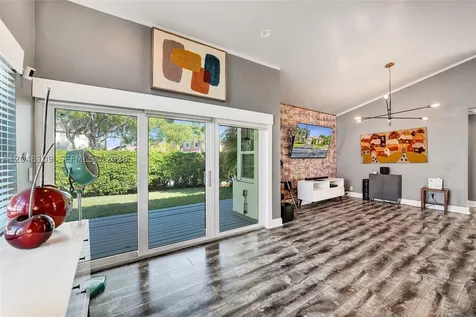 507 Bridgeton Road Weston FL 33326