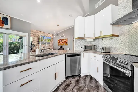 507 Bridgeton Road Weston FL 33326