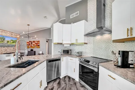 507 Bridgeton Road Weston FL 33326