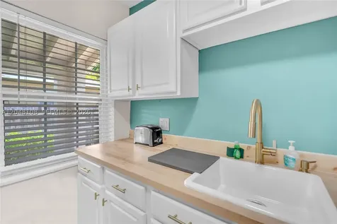 261 SW 15th Street Dania Beach FL 33004