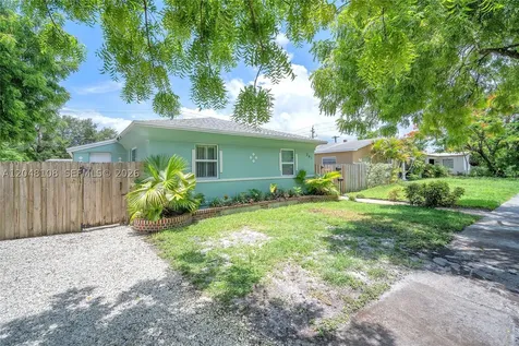 261 SW 15th Street Dania Beach FL 33004