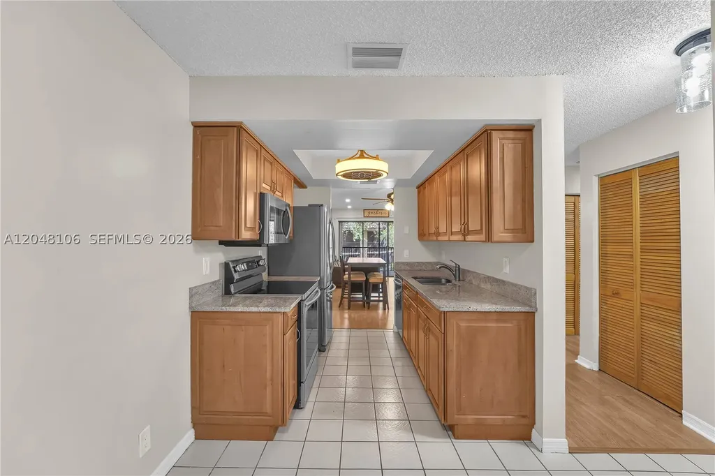 9565 NW 2nd Place Coral Springs FL 33071