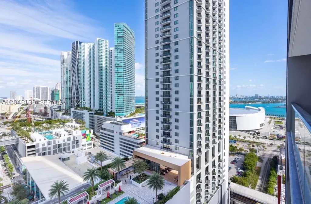 159 NE 6th Street Miami FL 33132