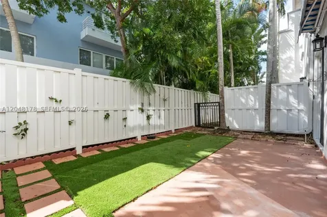 1772 NE 9th Street Fort Lauderdale FL 33304