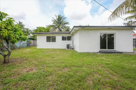 19531 NW 1st Place Miami Gardens FL 33169