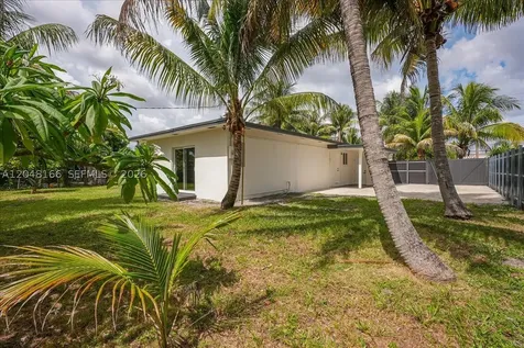 19531 NW 1st Place Miami Gardens FL 33169