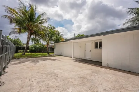 19531 NW 1st Place Miami Gardens FL 33169