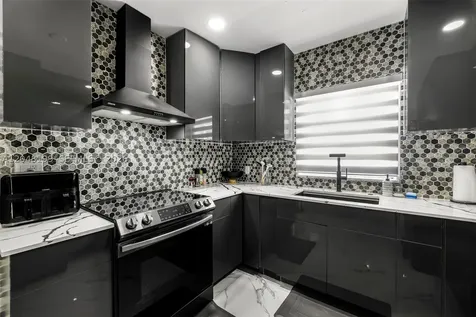 285 NW 45th Street Miami FL 33127