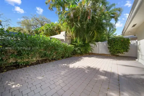1634 NE 4th Place Fort Lauderdale FL 33301