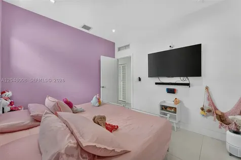 11024 W 35th Lane Hialeah FL 33018