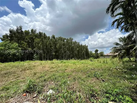 148 SW 32 Lane Miami FL 33185