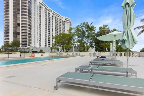5 Island Avenue Miami Beach FL 33139
