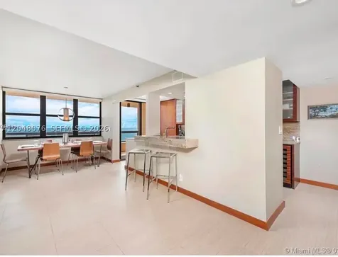 2555 Collins Avenue Miami Beach FL 33140
