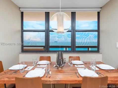 2555 Collins Avenue Miami Beach FL 33140