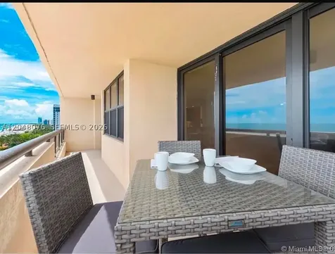 2555 Collins Avenue Miami Beach FL 33140