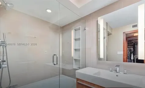 2555 Collins Avenue Miami Beach FL 33140