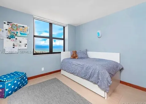 2555 Collins Avenue Miami Beach FL 33140