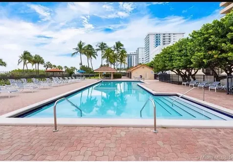 2555 Collins Avenue Miami Beach FL 33140