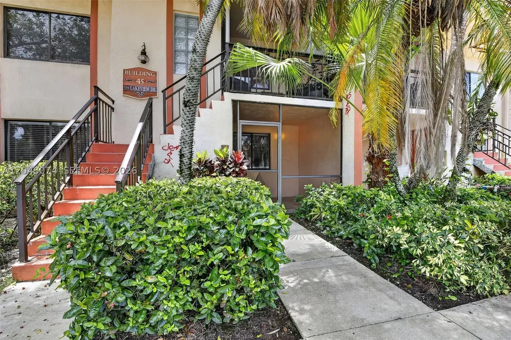 359 Lakeview Drive Weston FL 33326