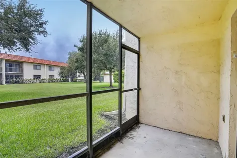 359 Lakeview Drive Weston FL 33326
