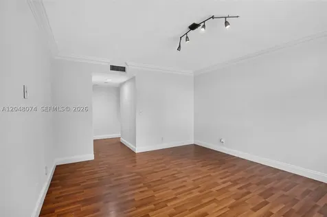 359 Lakeview Drive Weston FL 33326