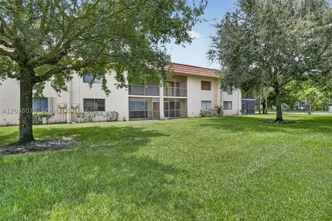 359 Lakeview Drive Weston FL 33326