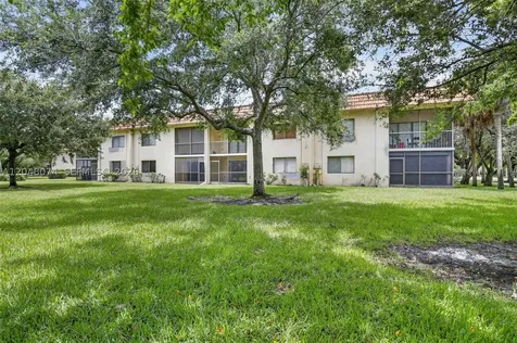 359 Lakeview Drive Weston FL 33326