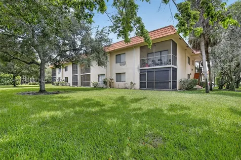 359 Lakeview Drive Weston FL 33326