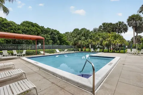 359 Lakeview Drive Weston FL 33326