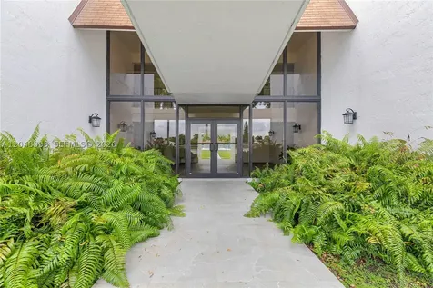 9520 SW 8th Street Miami FL 33174