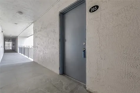 9520 SW 8th Street Miami FL 33174