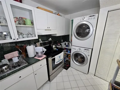 1555 W 44th Place Hialeah FL 33012