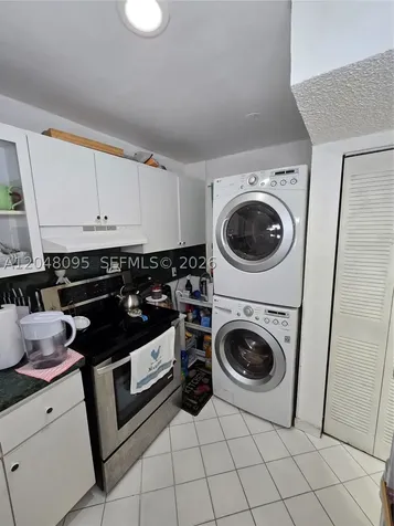 1555 W 44th Place Hialeah FL 33012