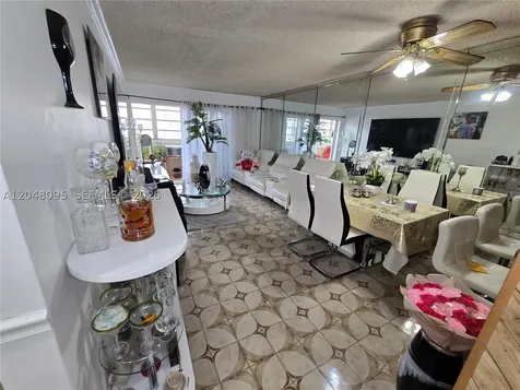 1555 W 44th Place Hialeah FL 33012