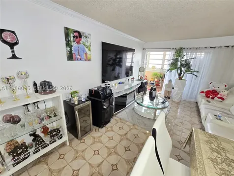 1555 W 44th Place Hialeah FL 33012