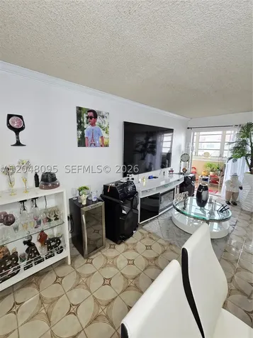 1555 W 44th Place Hialeah FL 33012