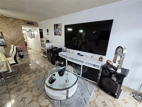 1555 W 44th Place Hialeah FL 33012