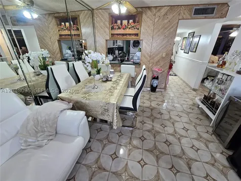 1555 W 44th Place Hialeah FL 33012