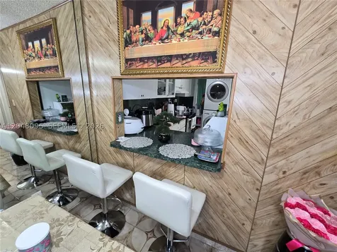 1555 W 44th Place Hialeah FL 33012