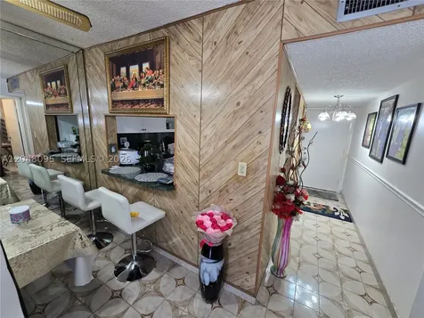 1555 W 44th Place Hialeah FL 33012