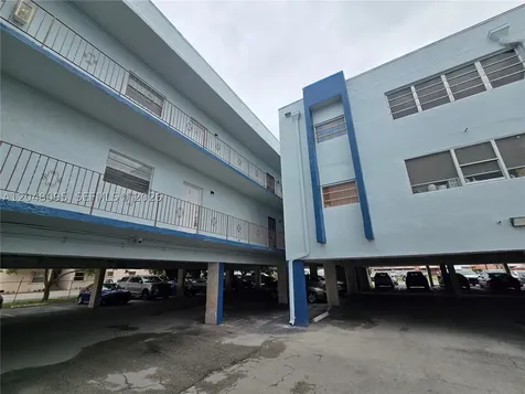 1555 W 44th Place Hialeah FL 33012