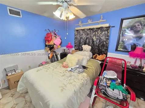 1555 W 44th Place Hialeah FL 33012