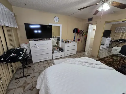 1555 W 44th Place Hialeah FL 33012