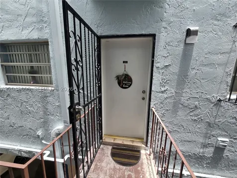 1555 W 44th Place Hialeah FL 33012